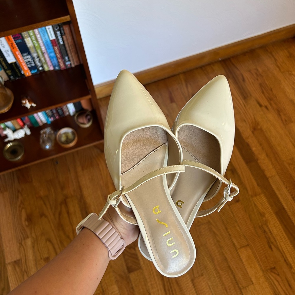 Unisa Cream Pointed-Toe Mules